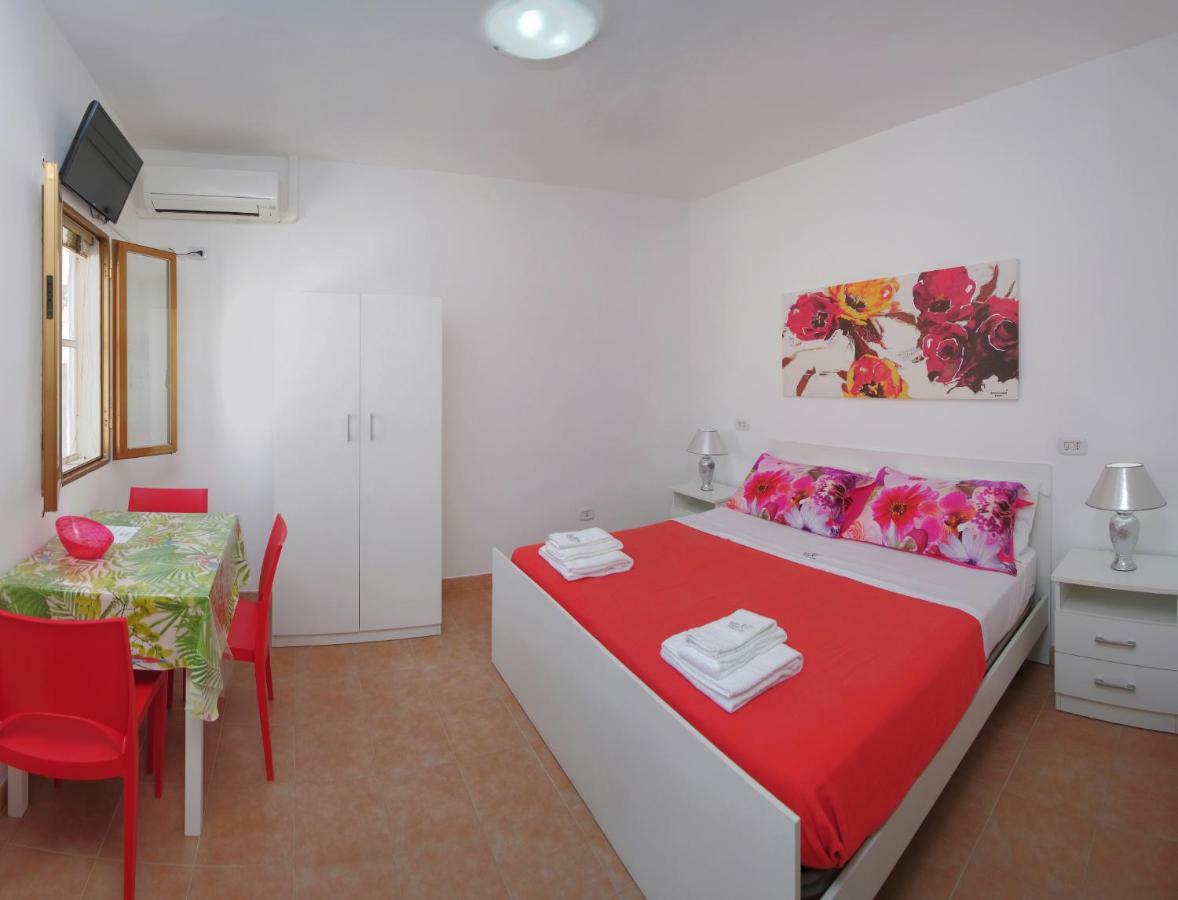 Eolo Casa Vacanze Torre Lapillo Exterior photo