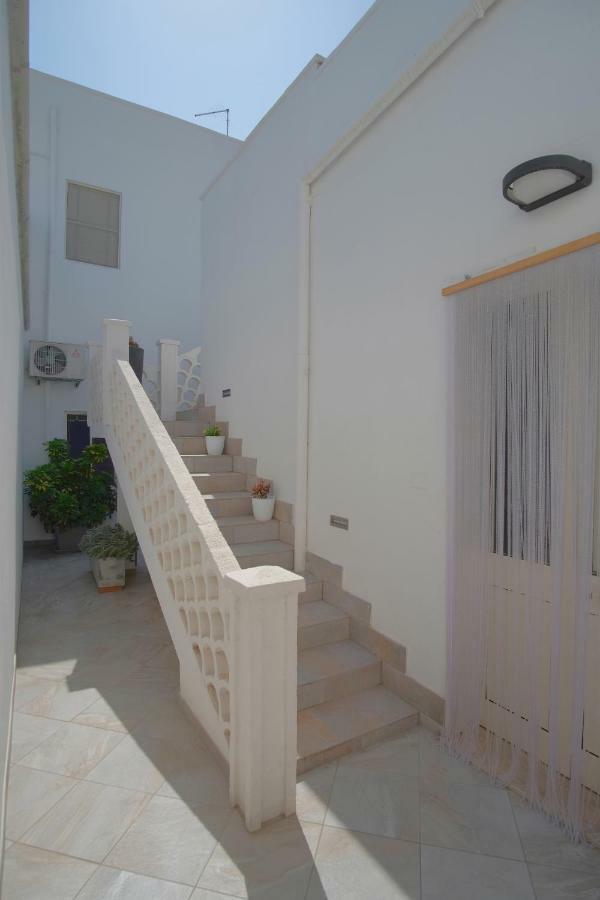 Eolo Casa Vacanze Torre Lapillo Exterior photo